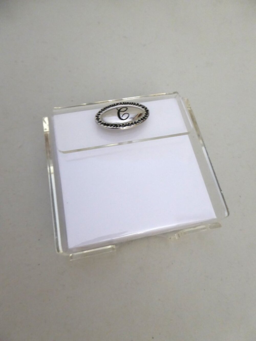 NEW 3” MONOGRAM INITIAL “C” LUCITE CLEAR ACRYLIC NOTE PAPER HOLDER OFFICE DESK